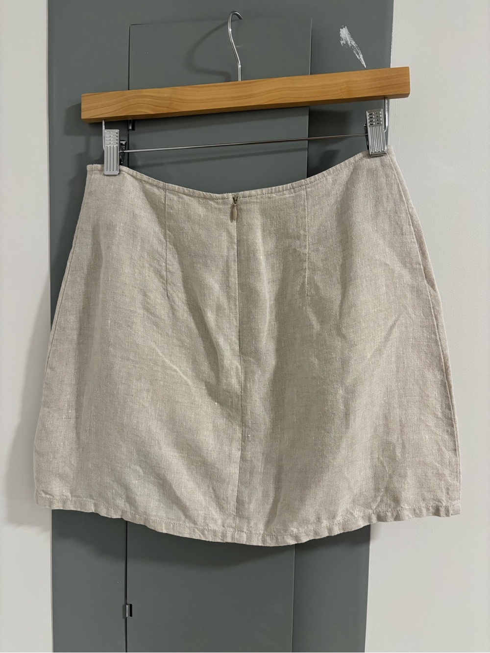 Reformation Taylor Linen Skirt in Beige Oatmeal Button-Detail - Picture 4 of 7